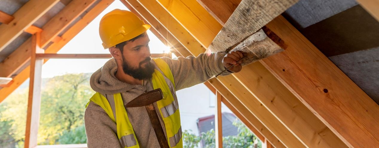 Roof rafter calculator showing common rafter framing with birdsmouth cuts on a residential roof structure